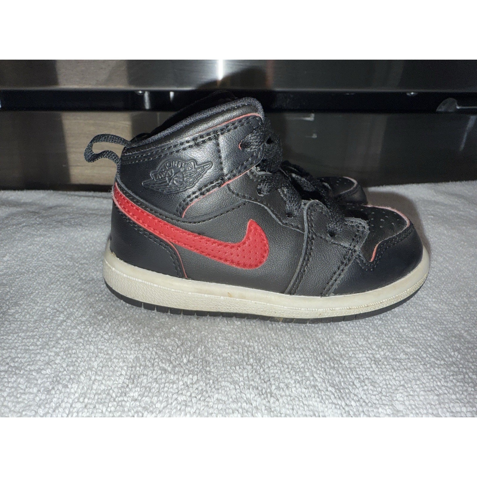 Nike Air Jordan 1 Size 6c Boys Retro Black And Red Sneakers